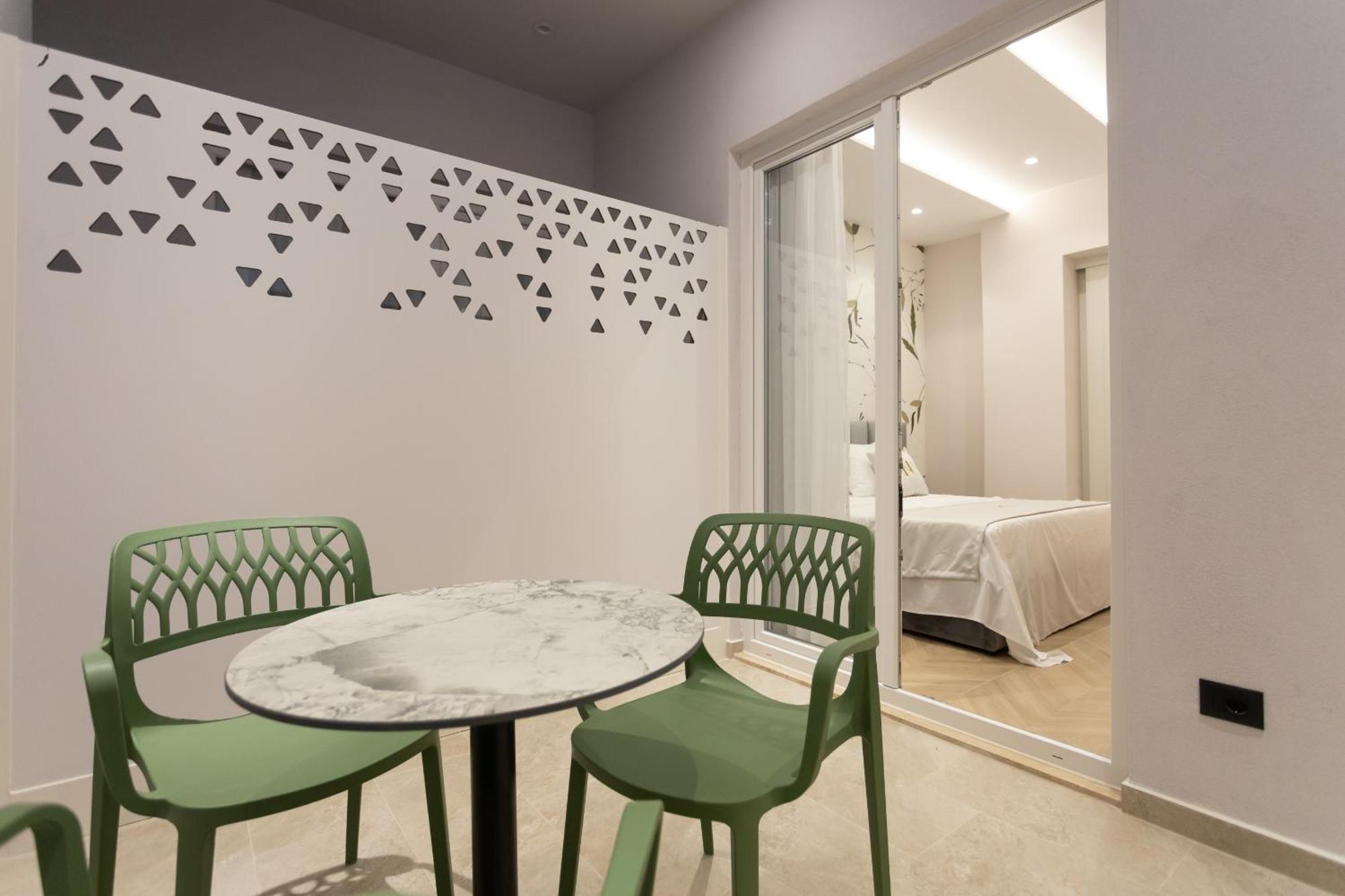 Nayel Hotel Durrës Esterno foto