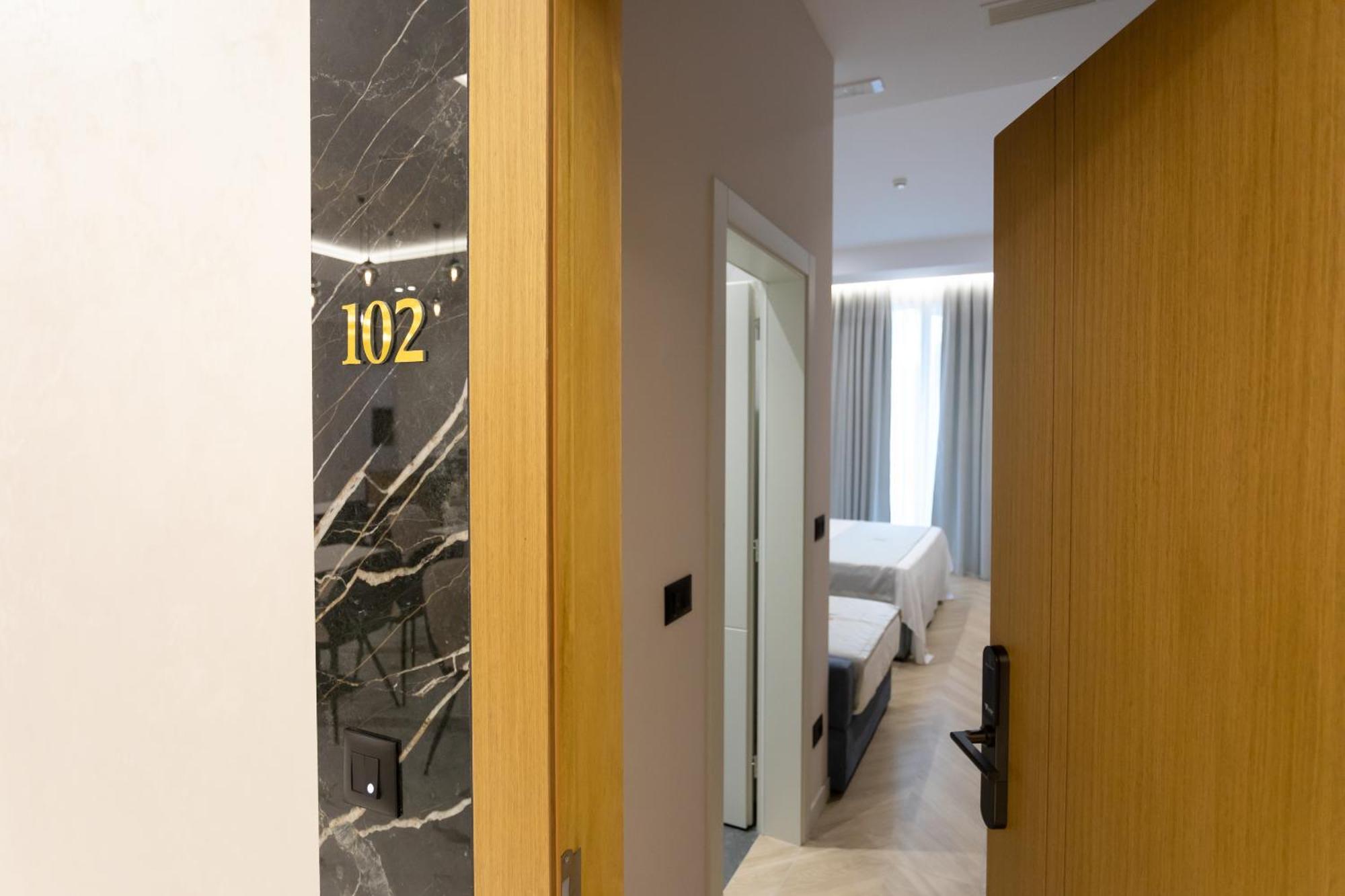 Nayel Hotel Durrës Esterno foto