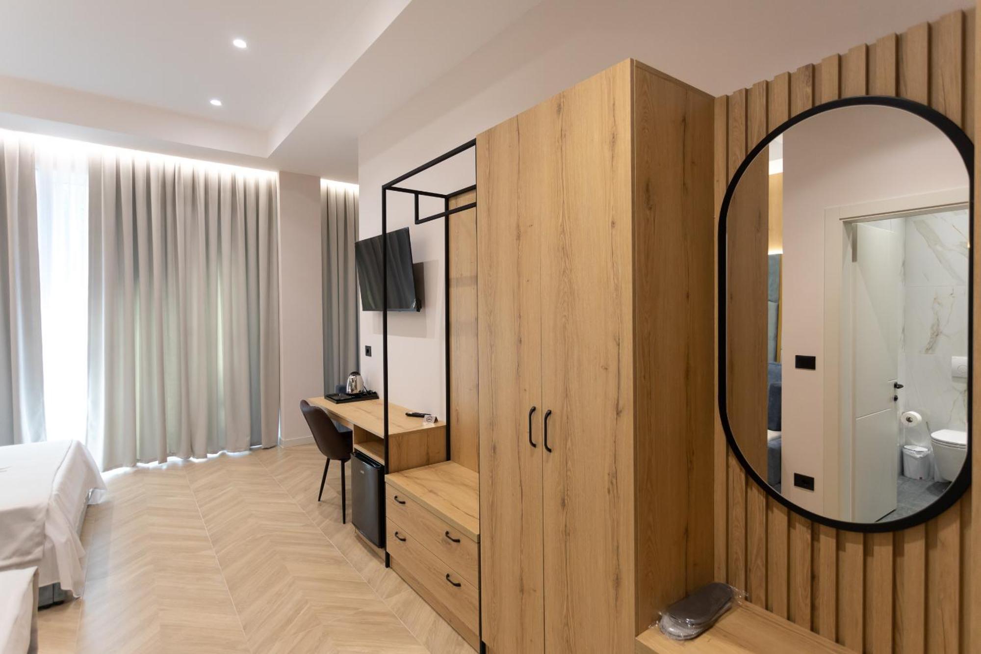 Nayel Hotel Durrës Esterno foto