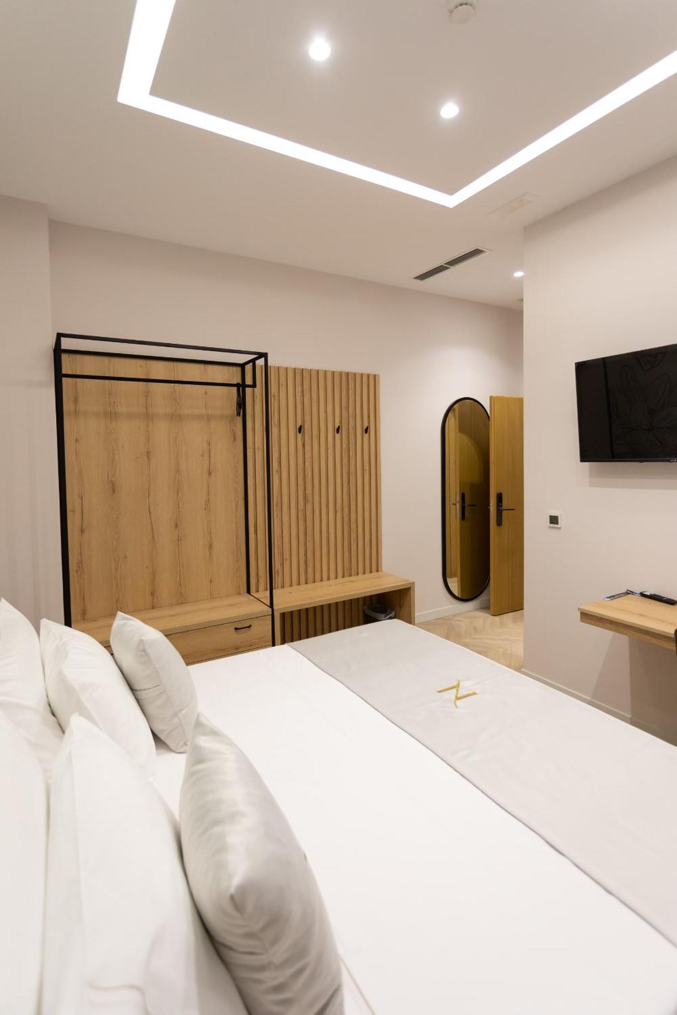 Nayel Hotel Durrës Esterno foto