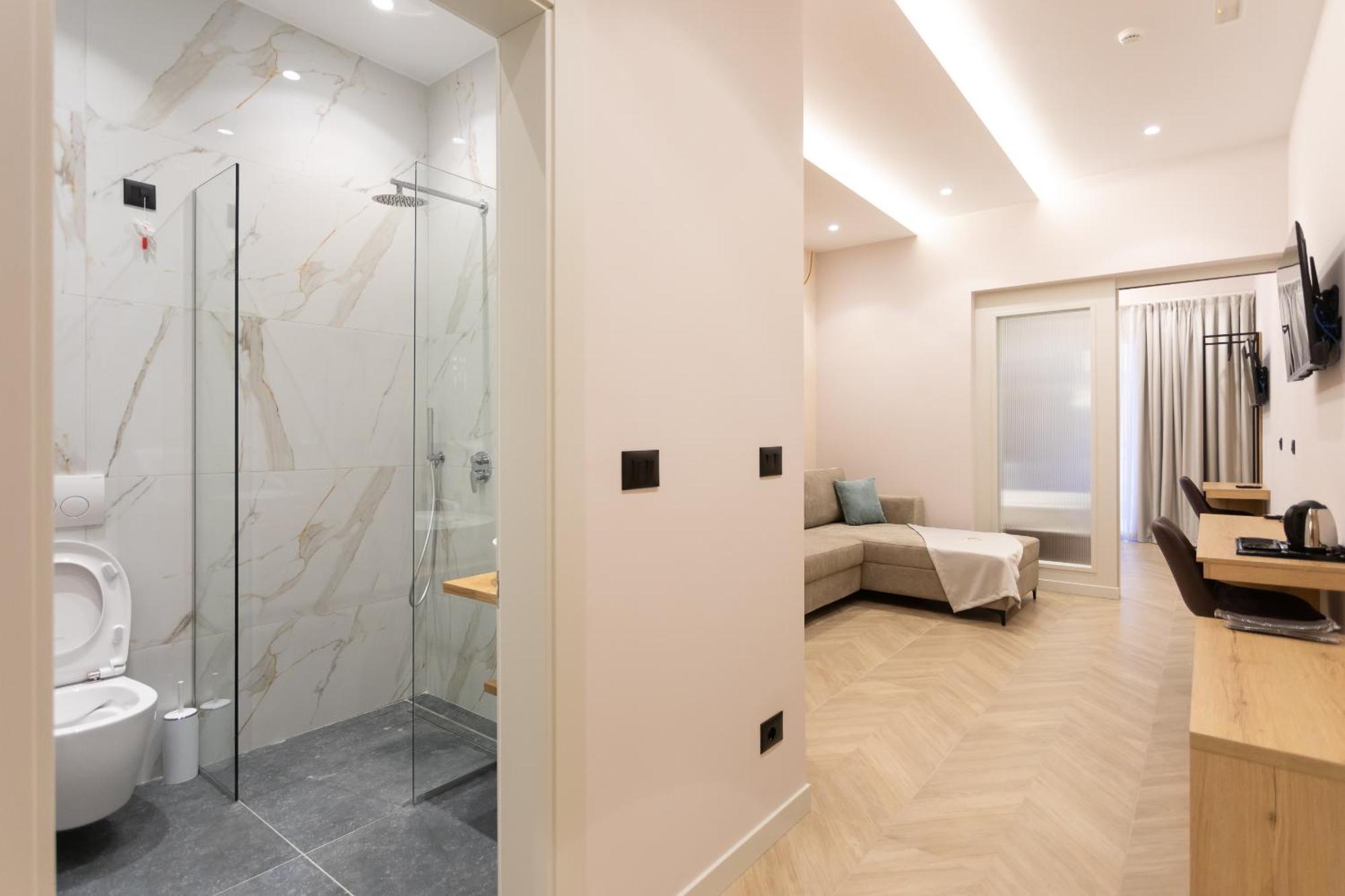 Nayel Hotel Durrës Esterno foto